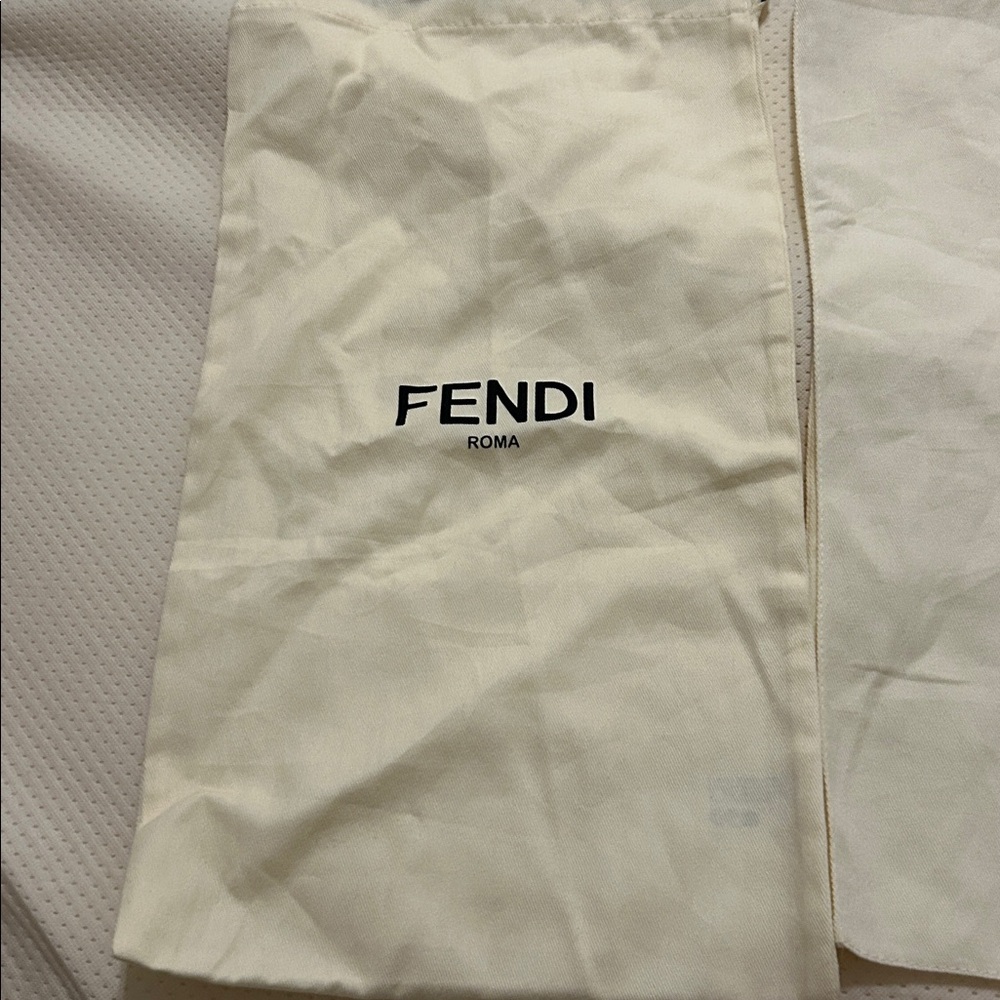 Fendi Ivory Storage Bag. 2 bags, one oversized purse dust bag, single drawstring - Picture 2 of 2